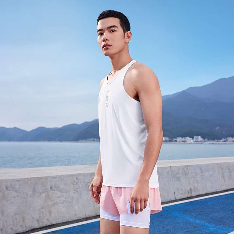 سترة رياضية بدون أكمام للرجال  - مراجعة Running Gear Vest وسعره