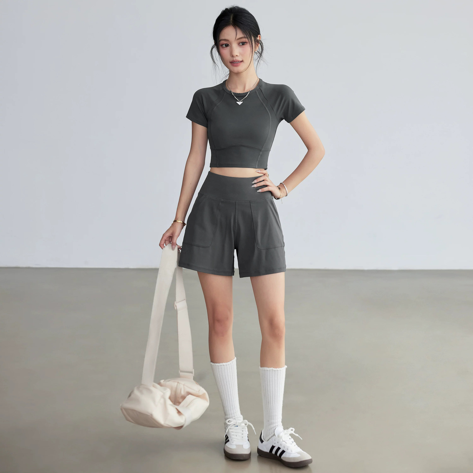 بدلات رياضية نسائية للجري، قمي - مراجعة Running Gear Quick Dry وسعره