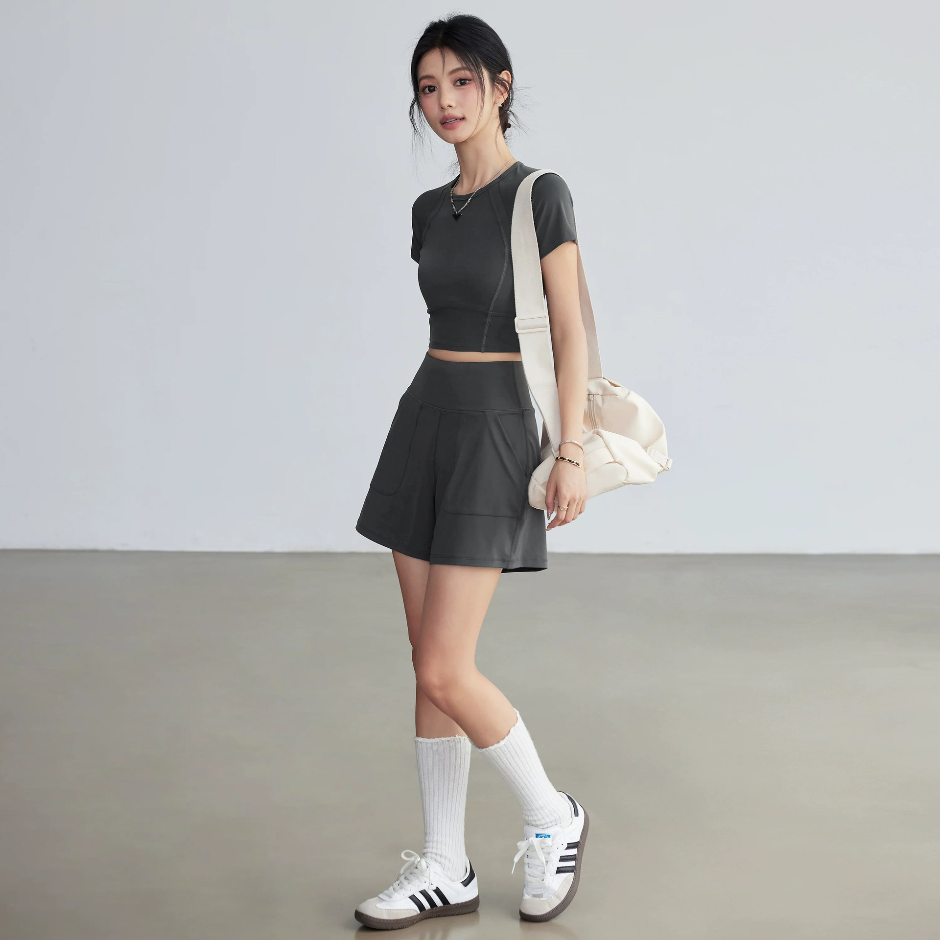 بدلات رياضية نسائية للجري، قمي - مراجعة Running Gear Quick Dry وسعره