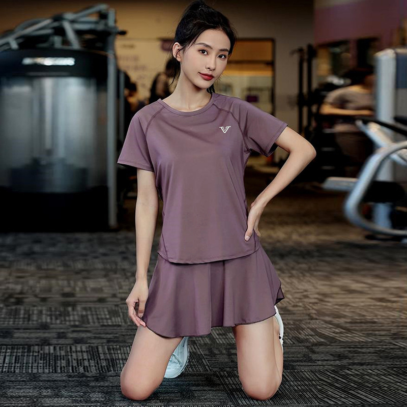 بدلة جري نسائية بأكمام قصيرة و - مراجعة Running Gear Quick Dry وسعره